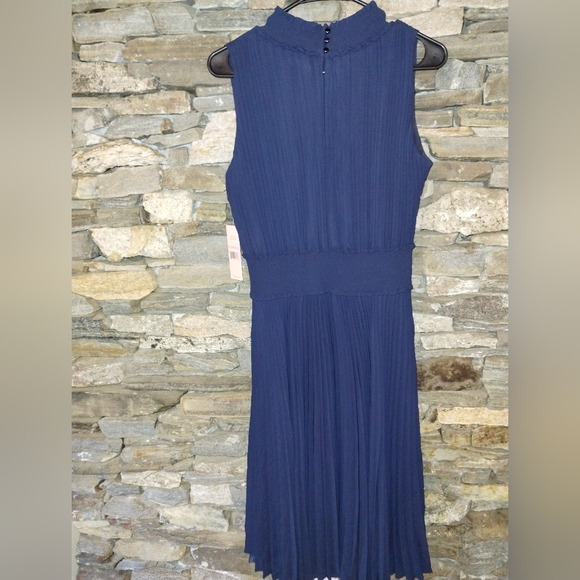 Nanette Lepore navy pleated sleeveless dress with high neck NWT - Picture 5 of 13